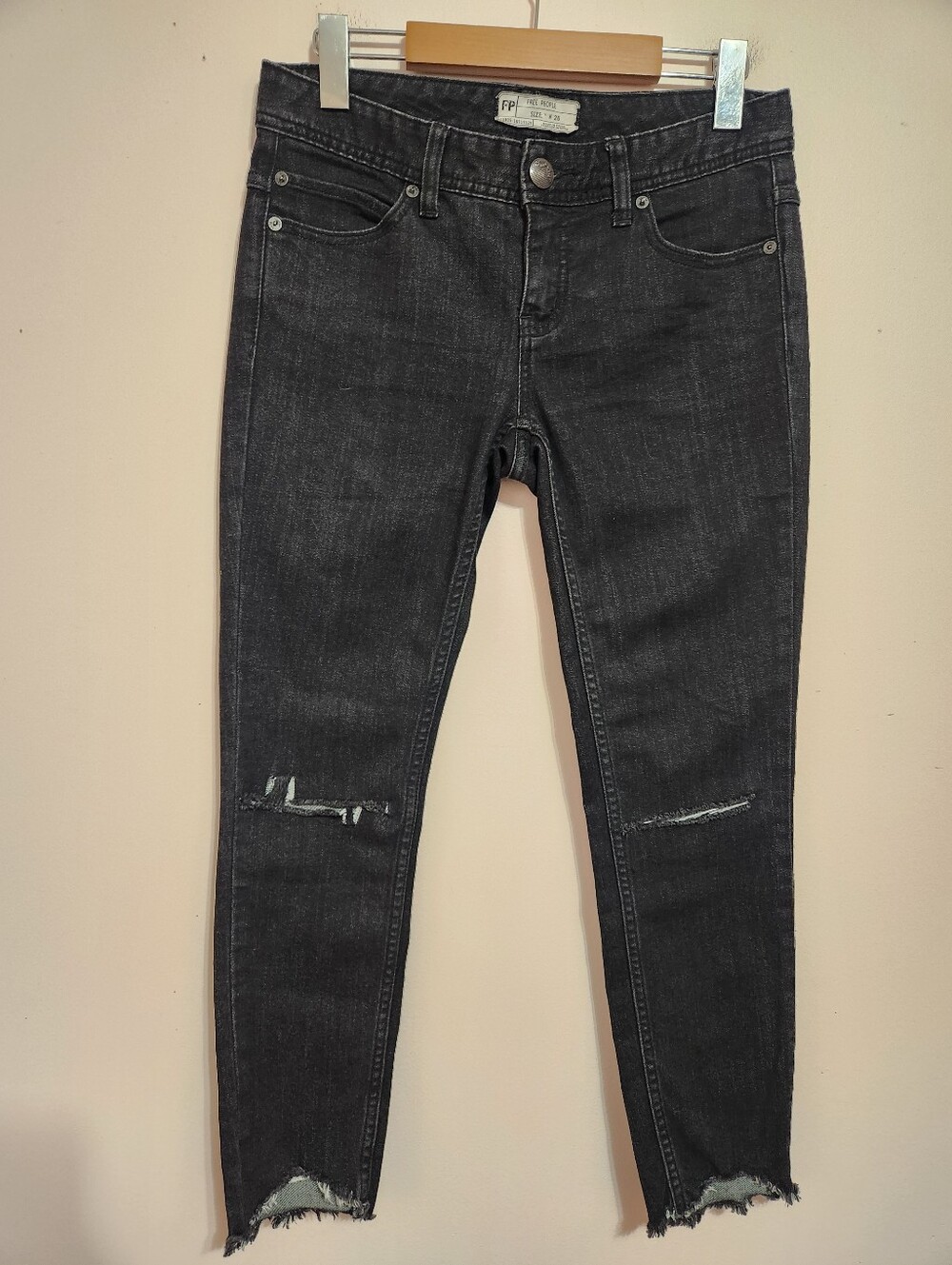 Free People Black Shark Bite Distressed Knee Raw Hem Skinny Jeans Size 26 Y2K